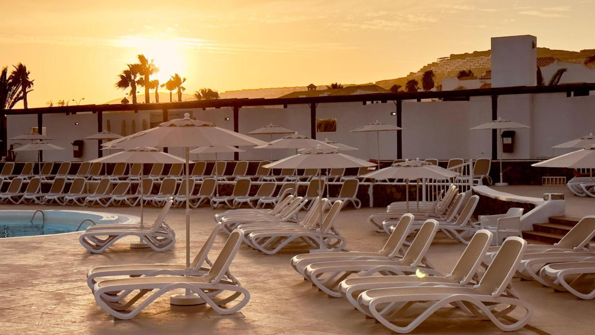 Aparthotel Caleta Dorada 3*