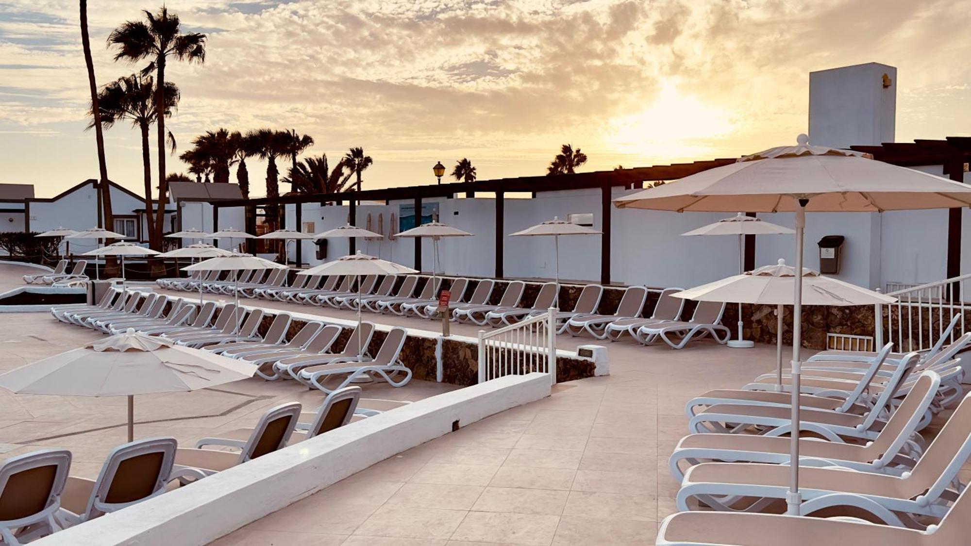 Aparthotel Caleta Dorada 3*